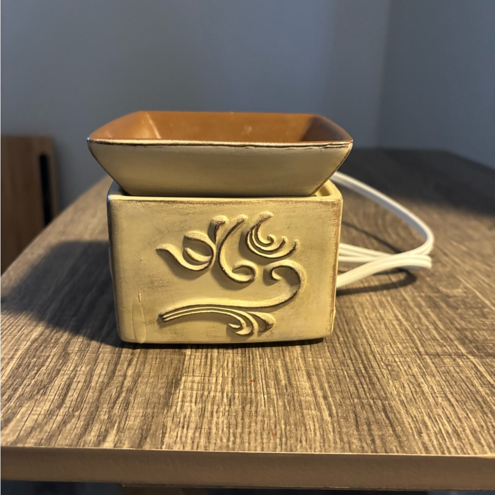Scentsy Cream and Brown Electric Wax Warmer